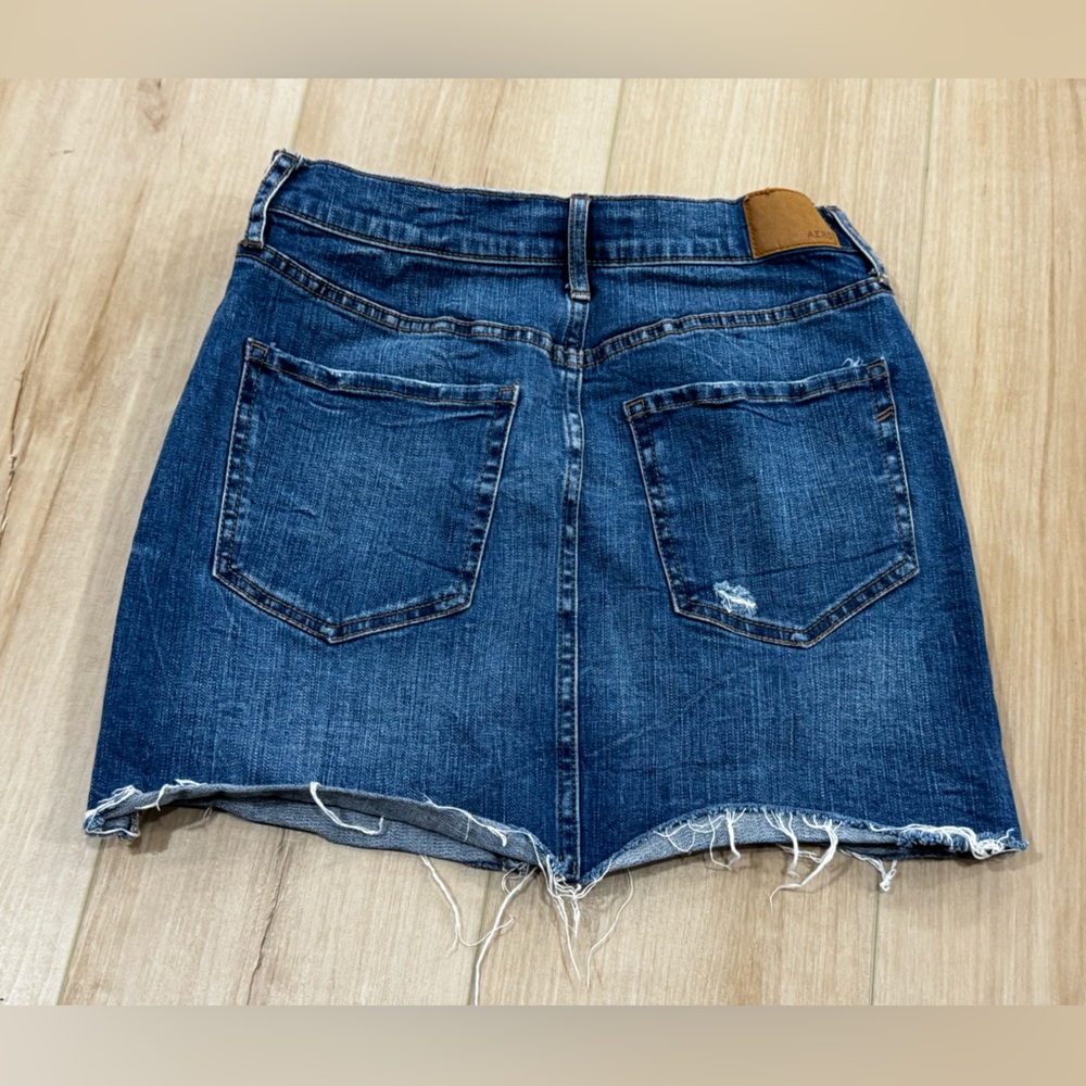 AERO High Rise Distressed Denim Mini Skirt Size 4 Frayed Hem Jean Skirt Casual - Picture 4 of 7